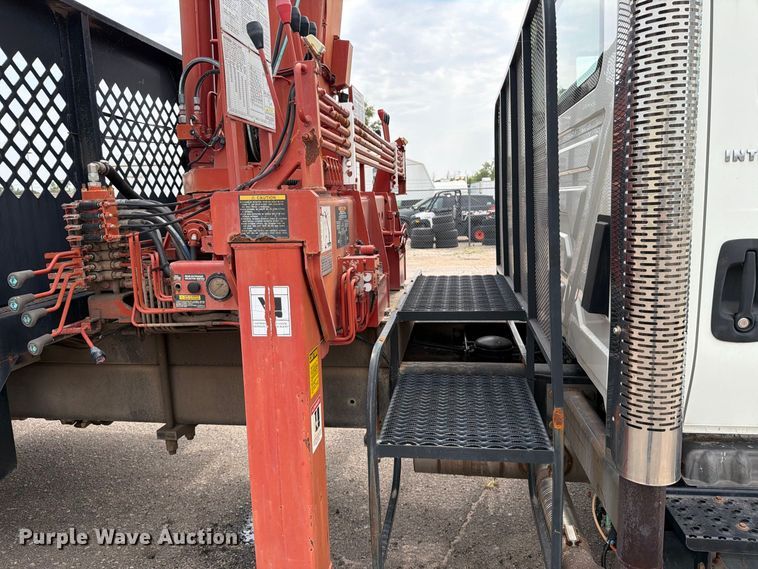 image for item MZ9846 2006 International 4300 crane truck