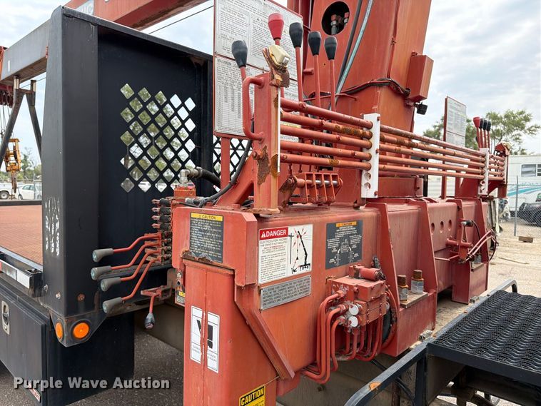 image for item MZ9846 2006 International 4300 crane truck