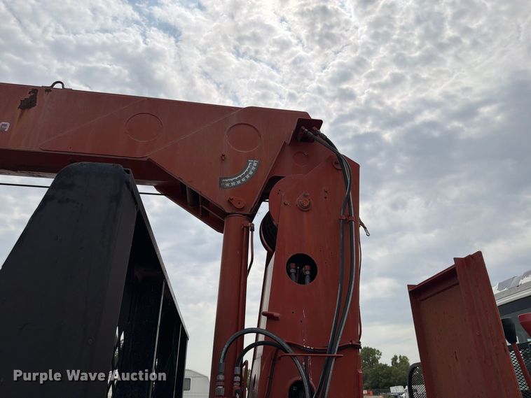 image for item MZ9846 2006 International 4300 crane truck