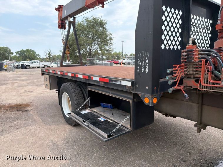 image for item MZ9846 2006 International 4300 crane truck
