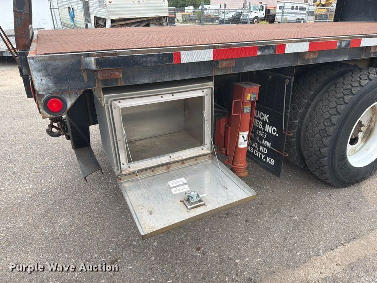 image for item MZ9846 2006 International 4300 crane truck