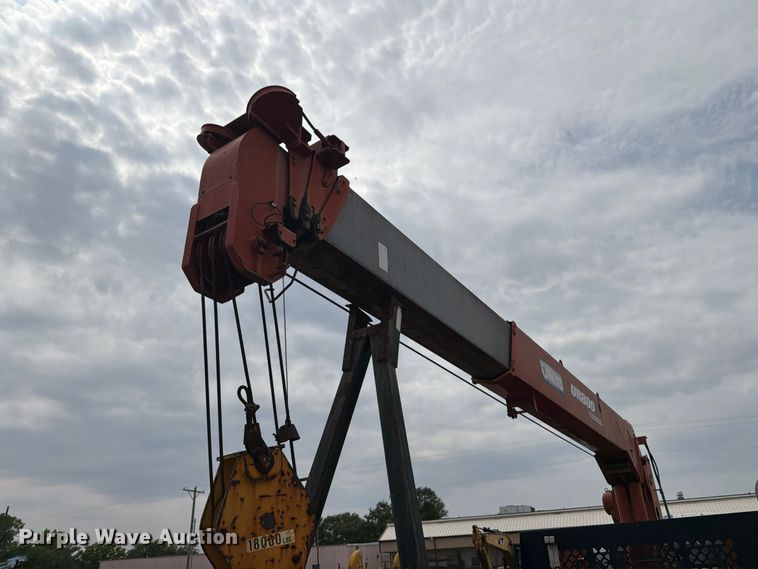 image for item MZ9846 2006 International 4300 crane truck