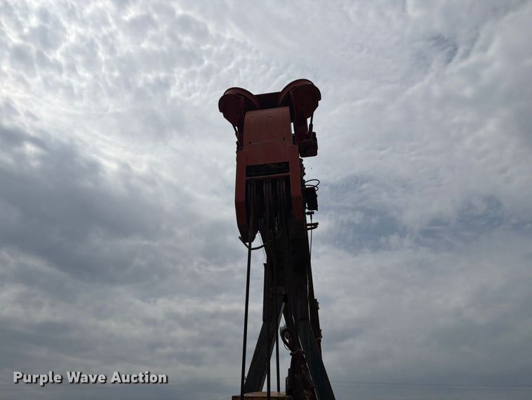 image for item MZ9846 2006 International 4300 crane truck