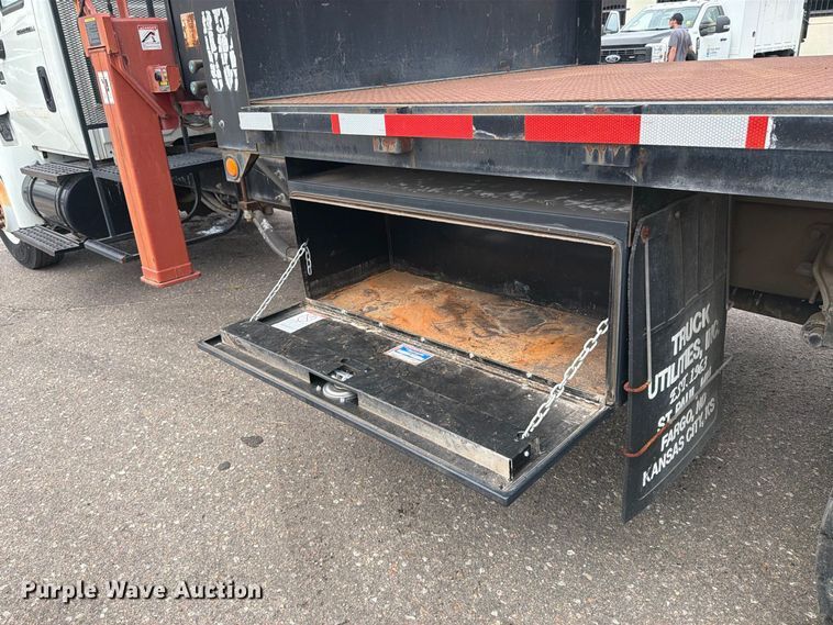 image for item MZ9846 2006 International 4300 crane truck