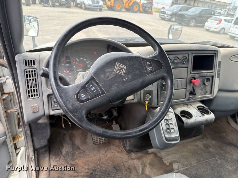 image for item MZ9846 2006 International 4300 crane truck
