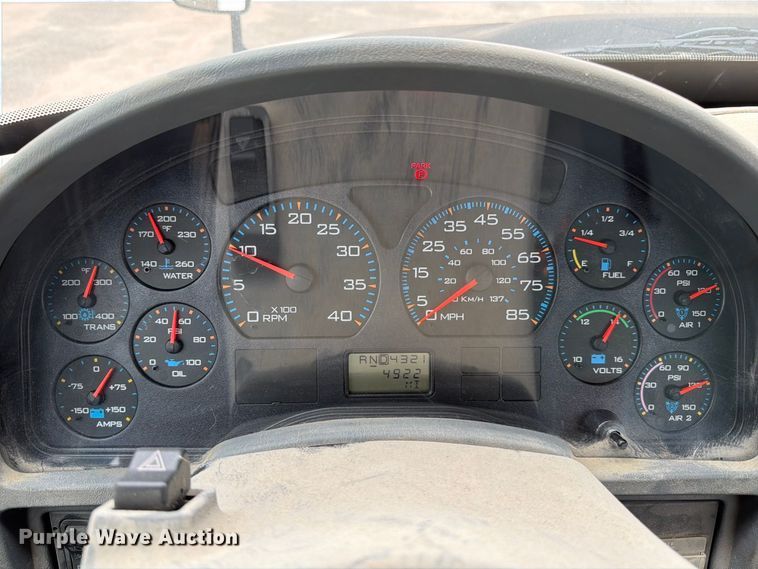 image for item MZ9846 2006 International 4300 crane truck