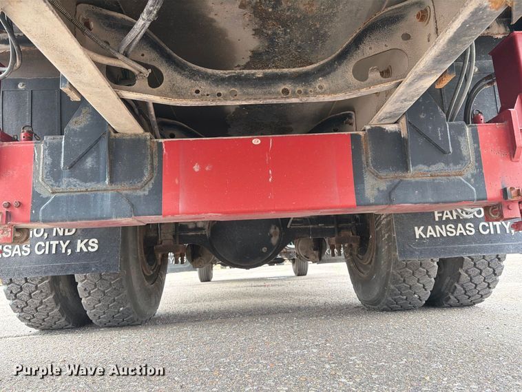 image for item MZ9846 2006 International 4300 crane truck