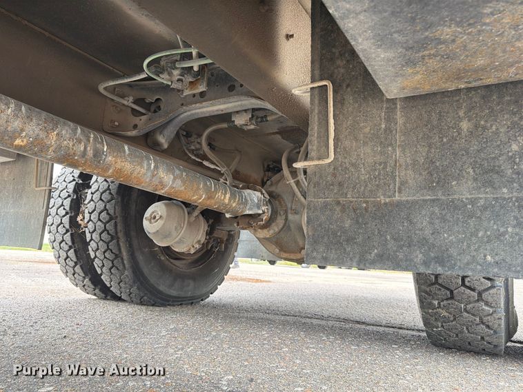 image for item MZ9846 2006 International 4300 crane truck