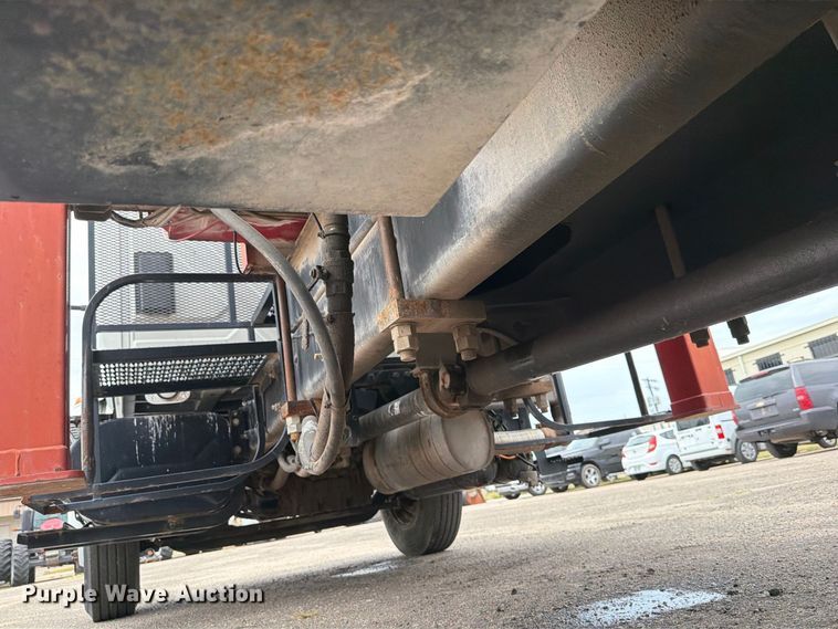 image for item MZ9846 2006 International 4300 crane truck