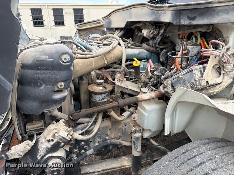 image for item MZ9846 2006 International 4300 crane truck