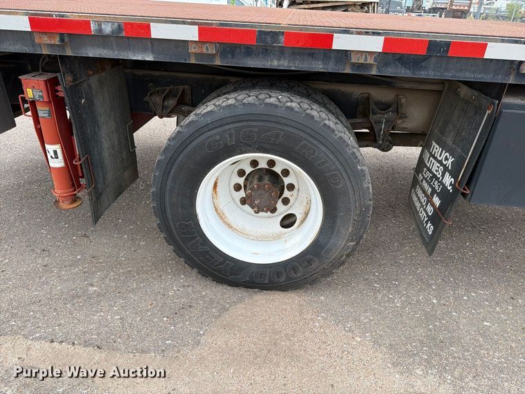 image for item MZ9846 2006 International 4300 crane truck