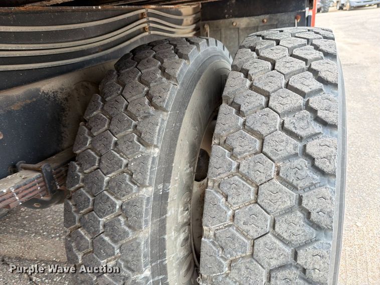 image for item MZ9846 2006 International 4300 crane truck