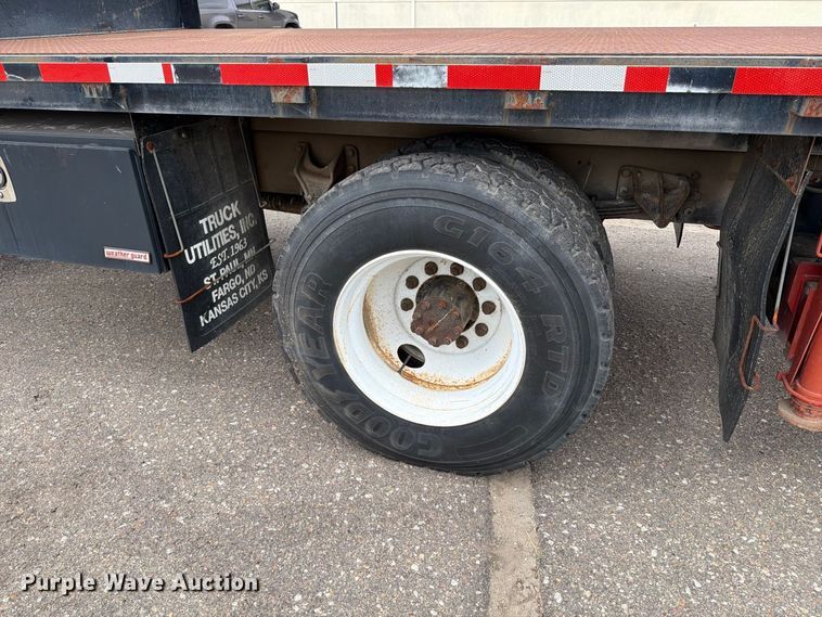 image for item MZ9846 2006 International 4300 crane truck