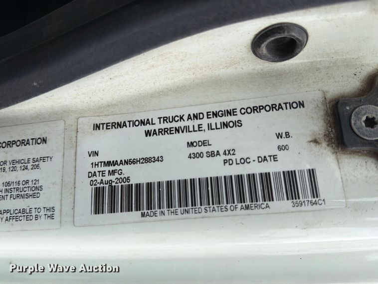 image for item MZ9846 2006 International 4300 crane truck