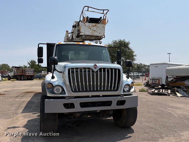 image for item MZ9847 2016 International 7400 grapple crane truck