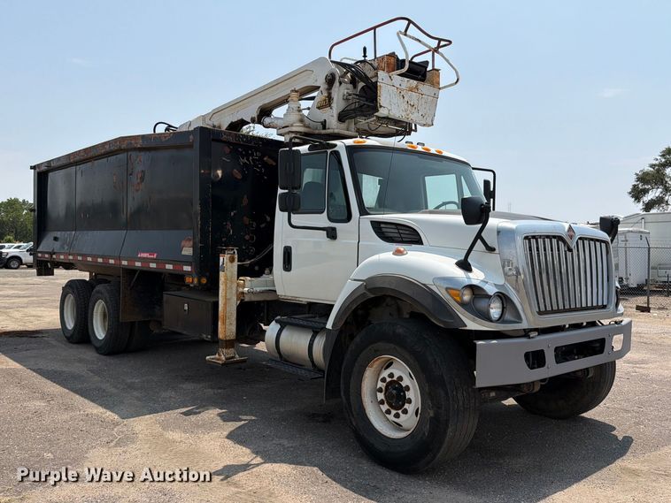 image for item MZ9847 2016 International 7400 grapple crane truck