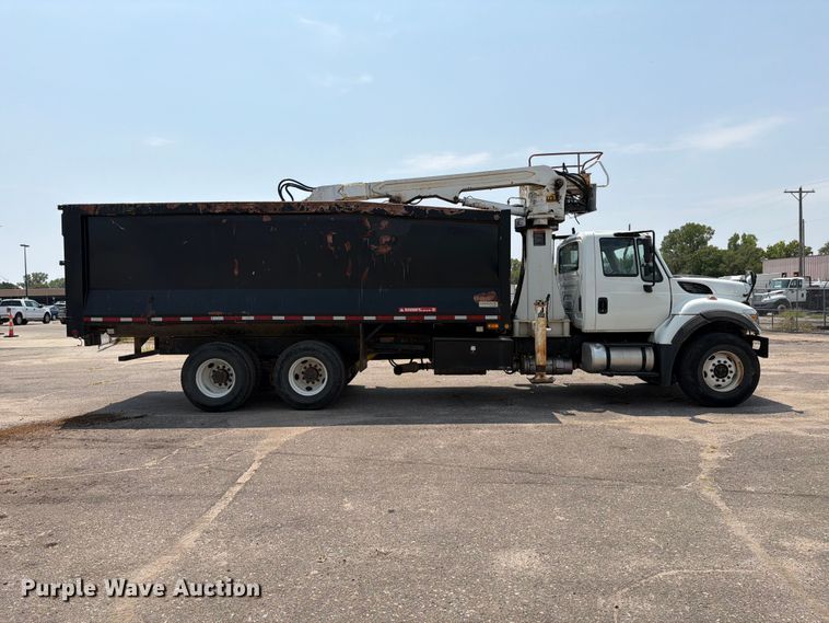 image for item MZ9847 2016 International 7400 grapple crane truck