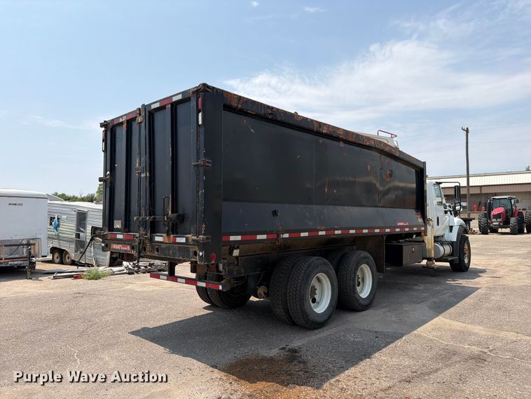 image for item MZ9847 2016 International 7400 grapple crane truck