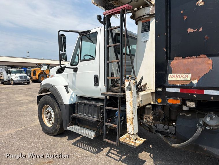 image for item MZ9847 2016 International 7400 grapple crane truck