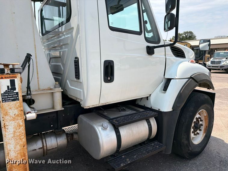 image for item MZ9847 2016 International 7400 grapple crane truck