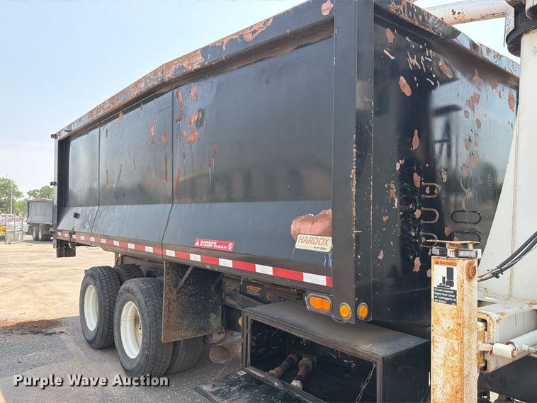 image for item MZ9847 2016 International 7400 grapple crane truck