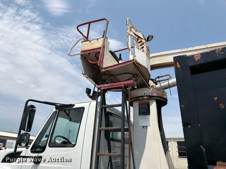 image for item MZ9847 2016 International 7400 grapple crane truck
