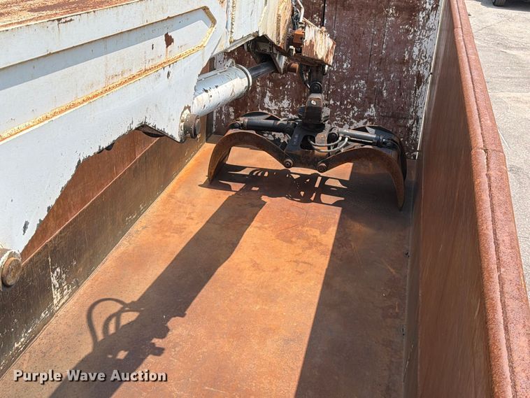 image for item MZ9847 2016 International 7400 grapple crane truck