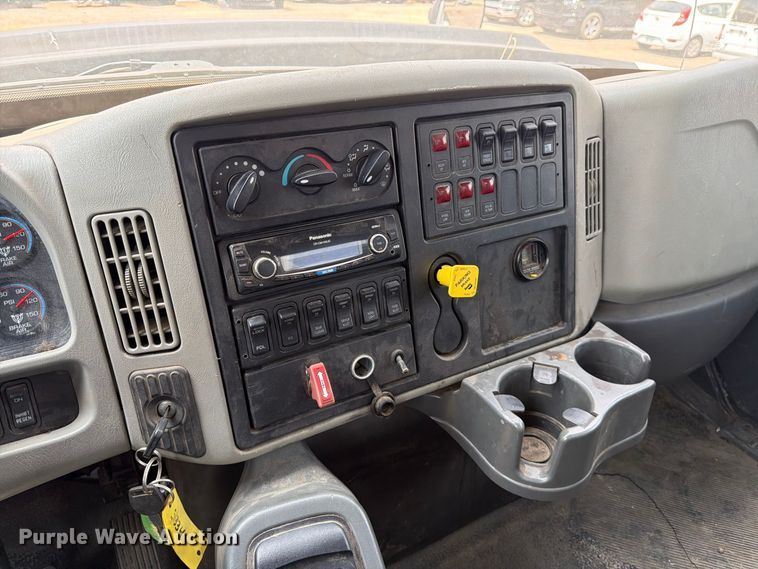image for item MZ9847 2016 International 7400 grapple crane truck