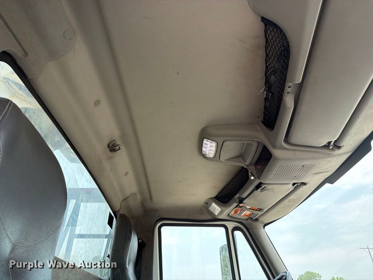 image for item MZ9847 2016 International 7400 grapple crane truck