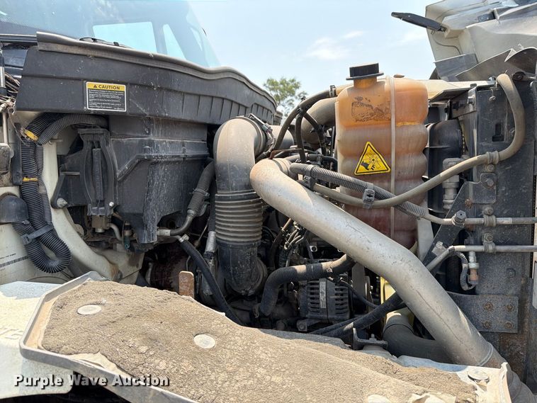 image for item MZ9847 2016 International 7400 grapple crane truck
