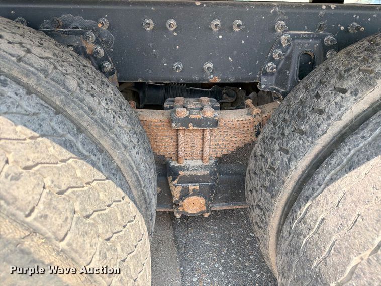 image for item MZ9847 2016 International 7400 grapple crane truck