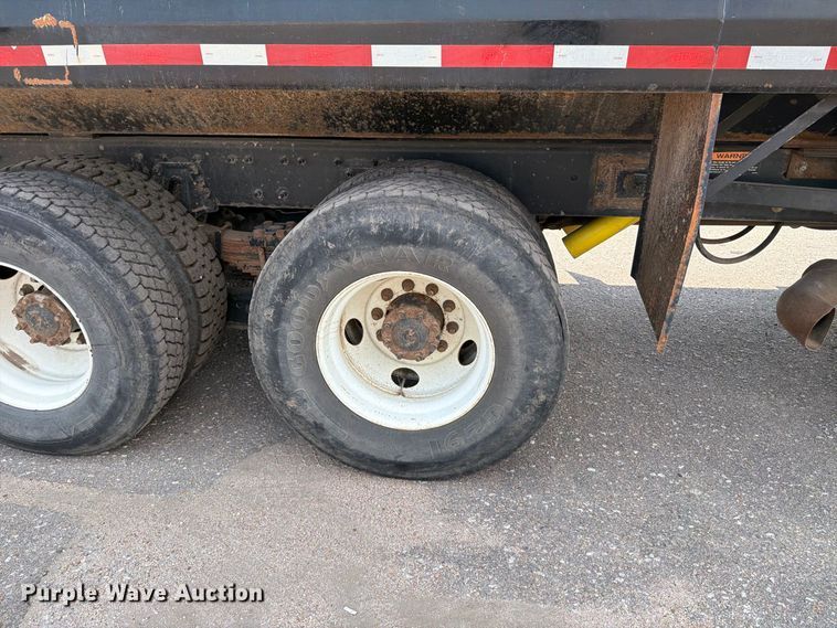 image for item MZ9847 2016 International 7400 grapple crane truck