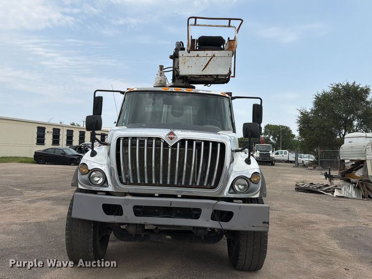 image for item MZ9848 2016 International 7400 grapple crane truck