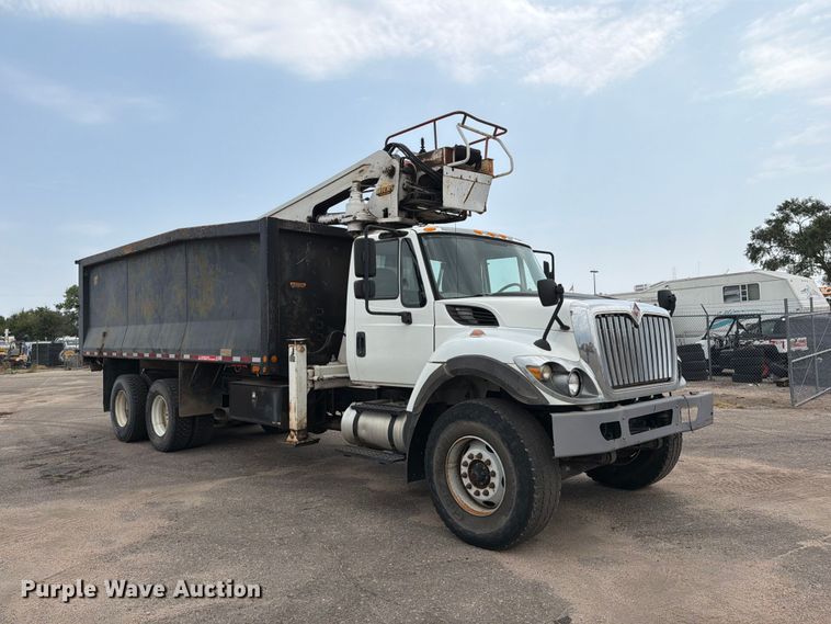 image for item MZ9848 2016 International 7400 grapple crane truck