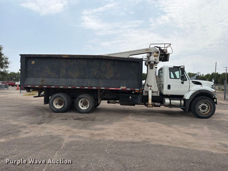 image for item MZ9848 2016 International 7400 grapple crane truck