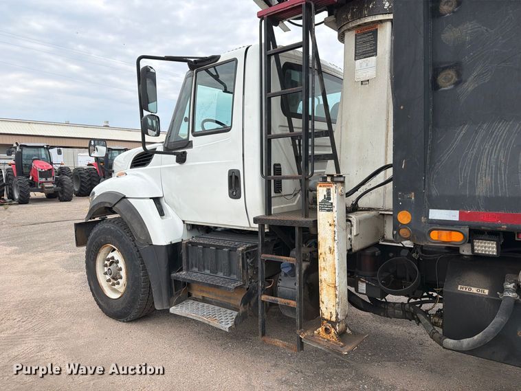 image for item MZ9848 2016 International 7400 grapple crane truck