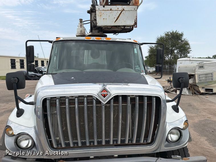 image for item MZ9848 2016 International 7400 grapple crane truck