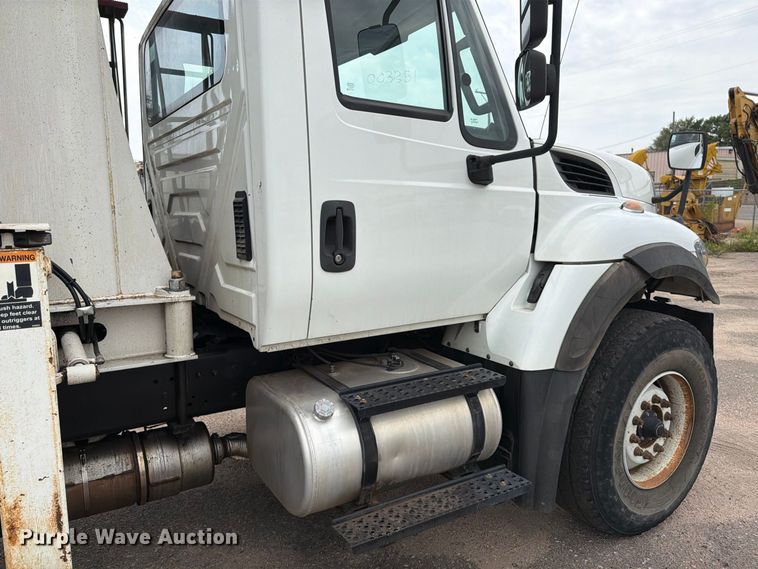 image for item MZ9848 2016 International 7400 grapple crane truck