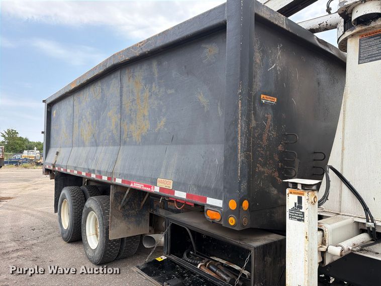 image for item MZ9848 2016 International 7400 grapple crane truck