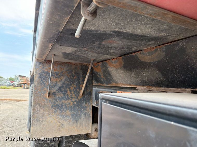 image for item MZ9848 2016 International 7400 grapple crane truck