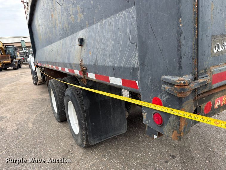 image for item MZ9848 2016 International 7400 grapple crane truck