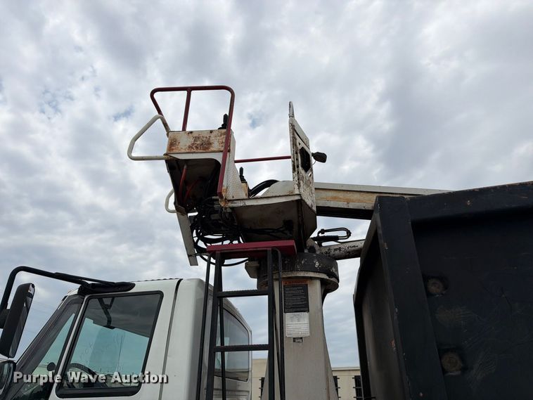image for item MZ9848 2016 International 7400 grapple crane truck