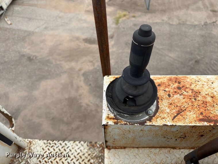 image for item MZ9848 2016 International 7400 grapple crane truck