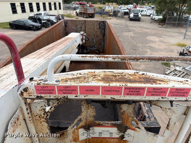image for item MZ9848 2016 International 7400 grapple crane truck