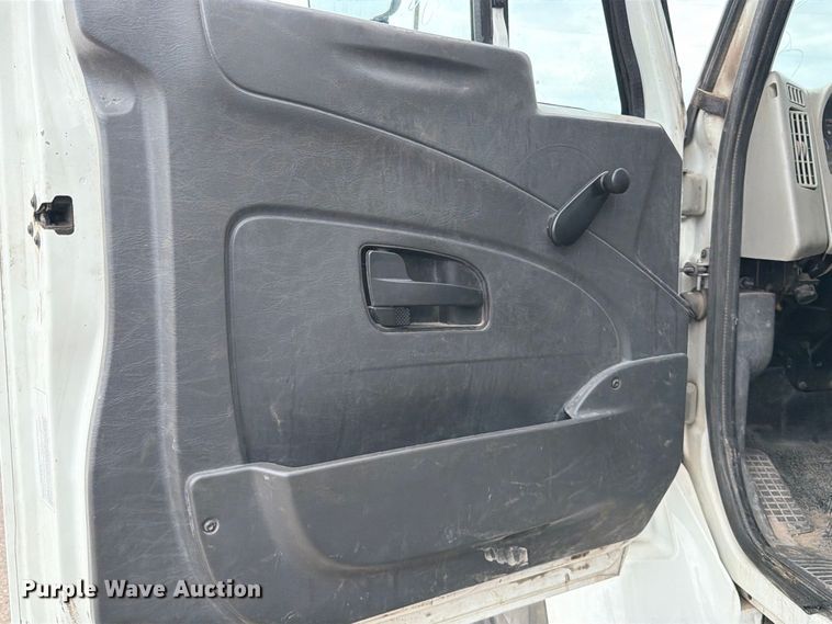 image for item MZ9848 2016 International 7400 grapple crane truck