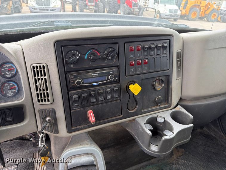 image for item MZ9848 2016 International 7400 grapple crane truck