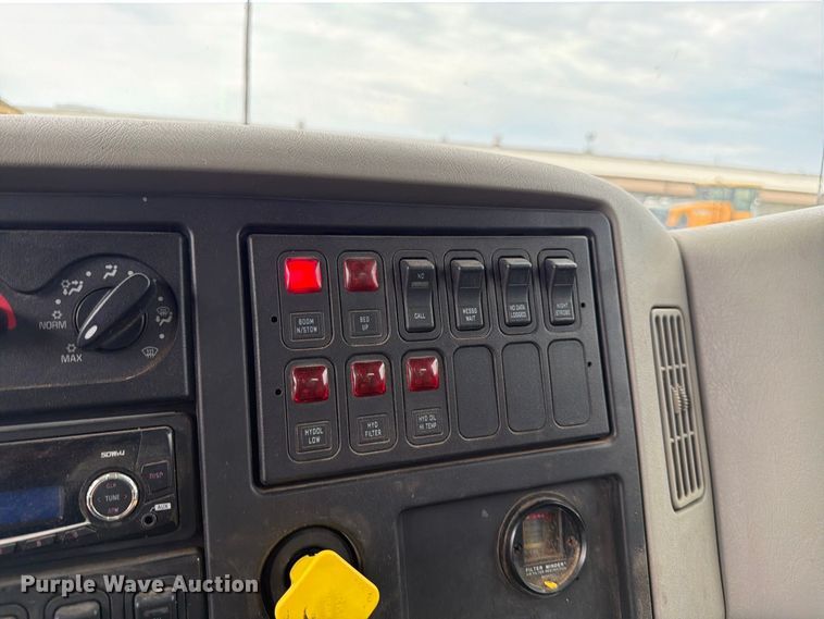 image for item MZ9848 2016 International 7400 grapple crane truck