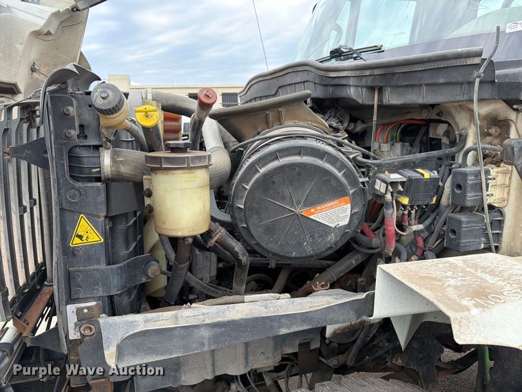 image for item MZ9848 2016 International 7400 grapple crane truck