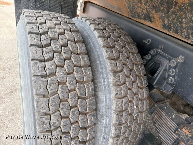 image for item MZ9848 2016 International 7400 grapple crane truck