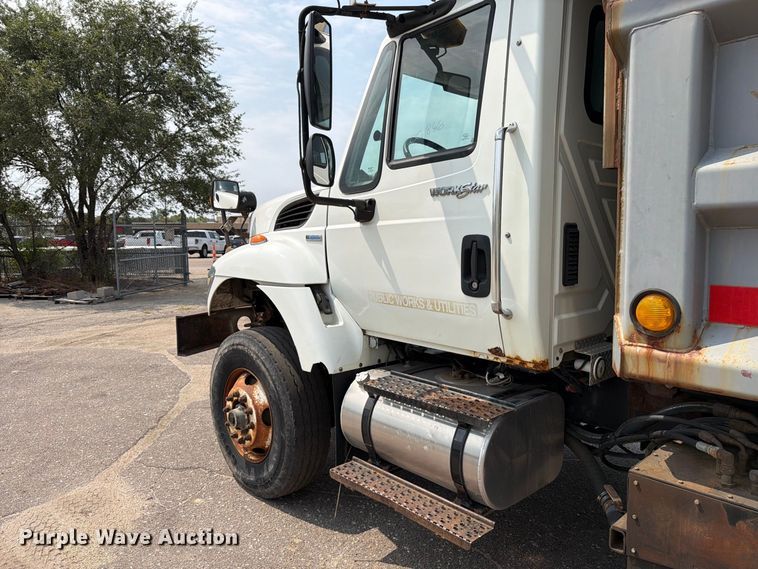 image for item MZ9849 2009 International 7500 dump truck